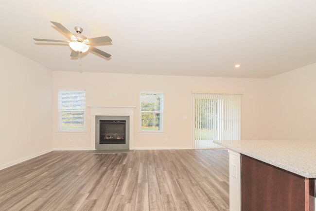 Building Photo - 5872 Hackberry Ln