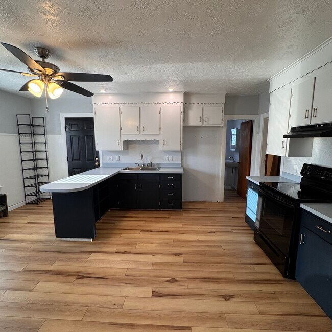 Building Photo - 230 Mechanic St