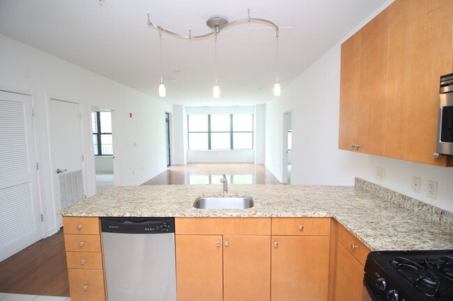 Building Photo - 2026/2027 JHU Off -Campus Gorgeous 2bd/2ba at The Lofts w/ W/D & A/C & more! Available 6/9/26