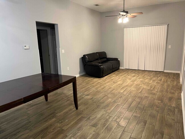Building Photo - 9536 Armelle Way