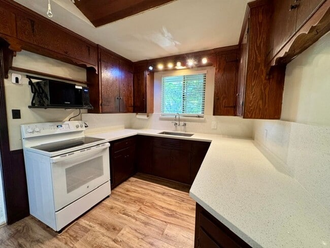 Building Photo - Charming single level 3 bedroom 2 bath Lafayette home now available for move in!