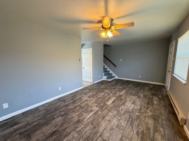 Building Photo - Newly renovated Town House for Rent 3Br / 2 Ba Section 8 Welcome !