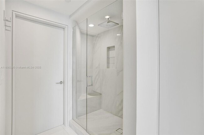 Building Photo - 17875 Collins Ave