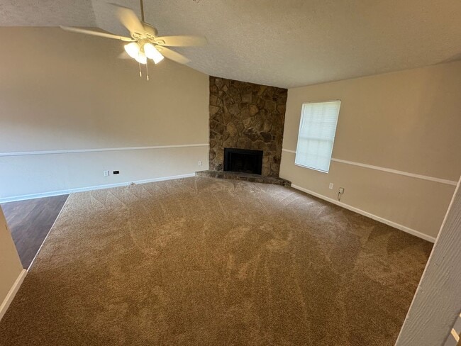 Building Photo - Stone Mountain 4 bed 2 bath Home with Fenced Backyard.