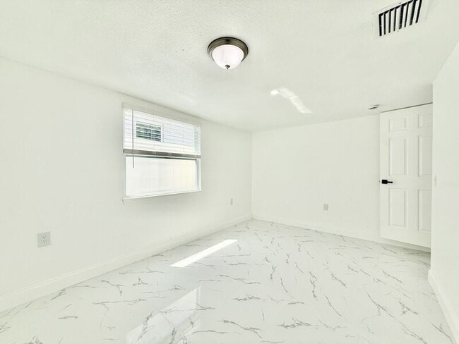 Building Photo - 2712 60th Ave N