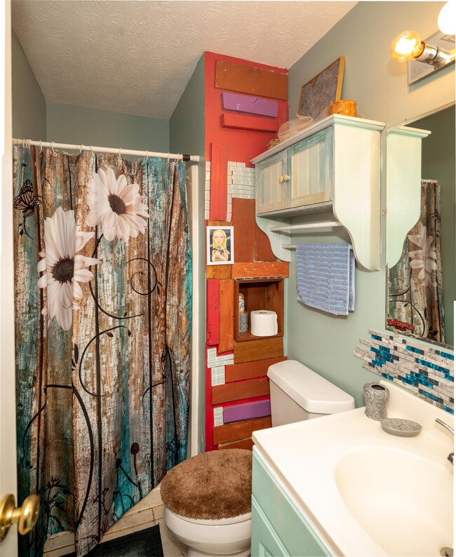 bathroom in master bedroom - 2665 Merry Rd