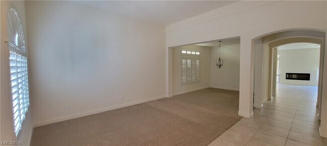 Building Photo - 5862 W Haleh Ave