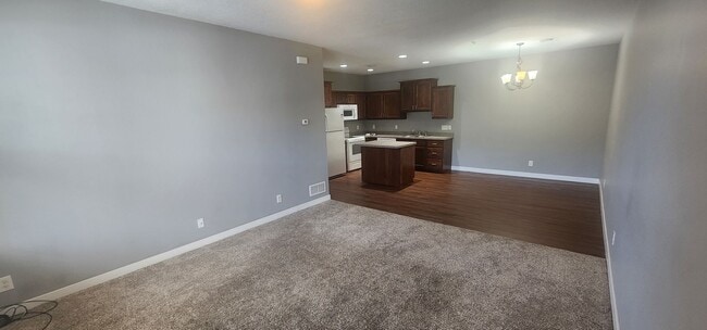 Building Photo - Beautiful 3 Bed Town Home for Rent
