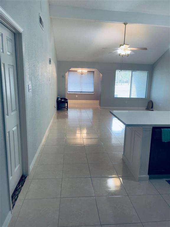 Building Photo - 631 E Country Grove Cir