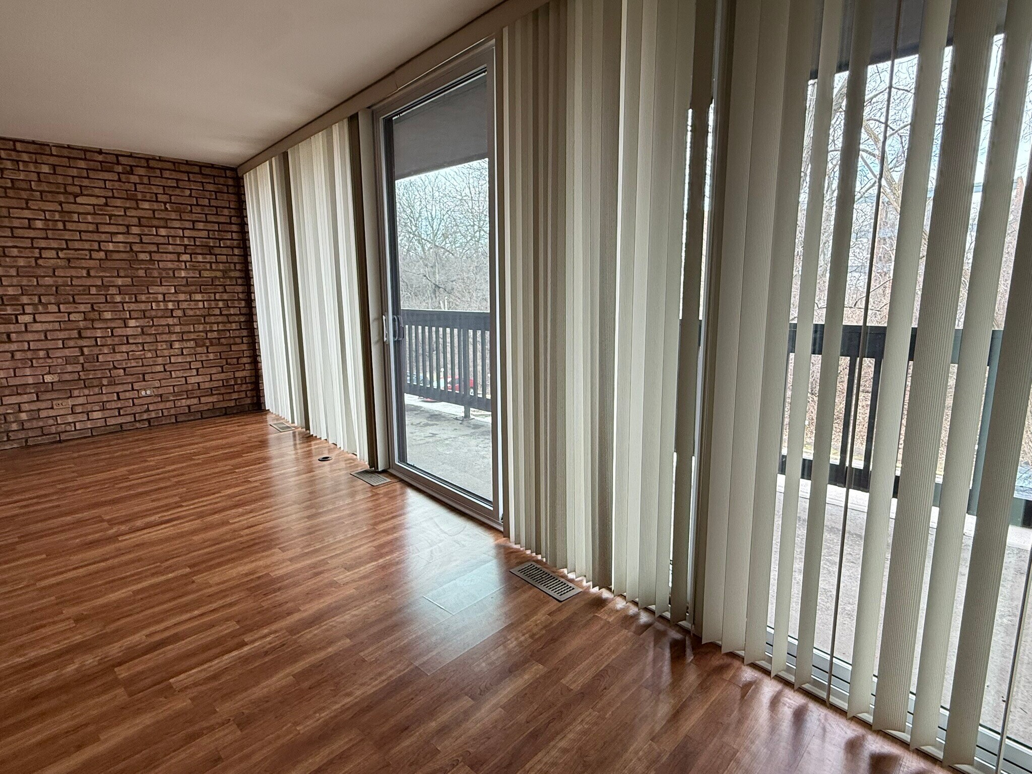 Building Photo - 5500 Hillcrest Ln