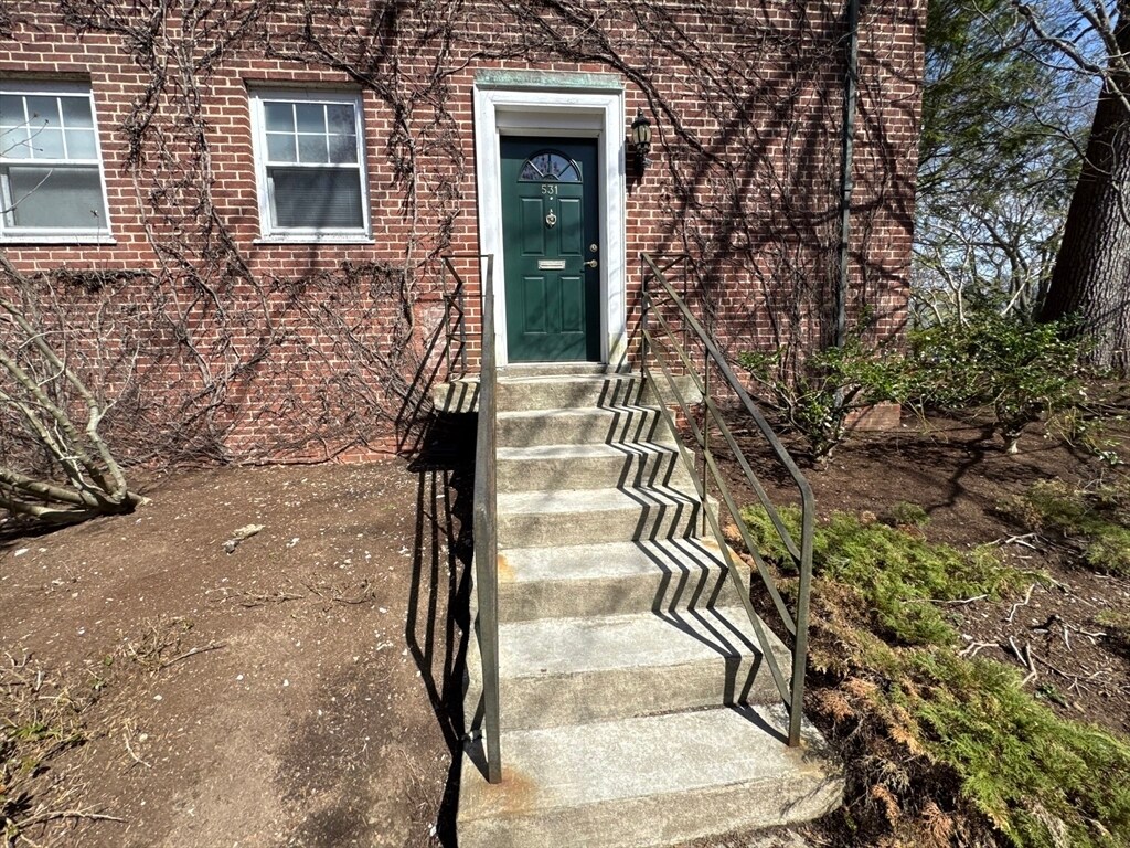 Building Photo - 531 Vfw Pky