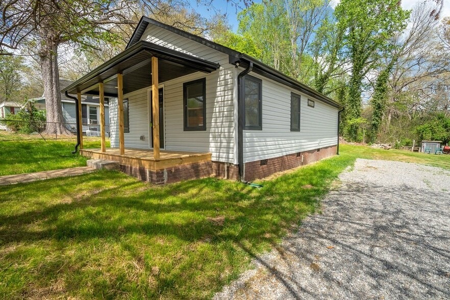 Building Photo - 1128 Rosehill Dr