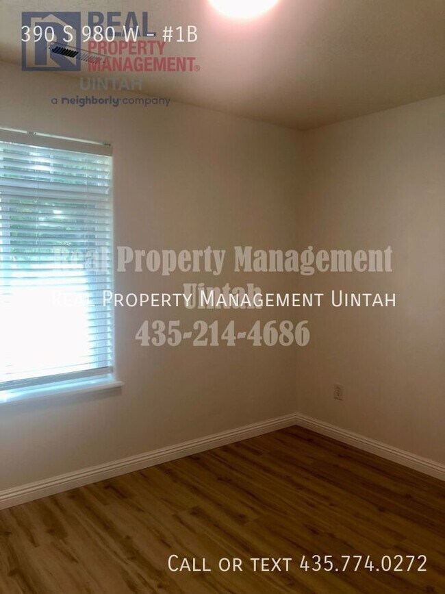 Building Photo - 390 980