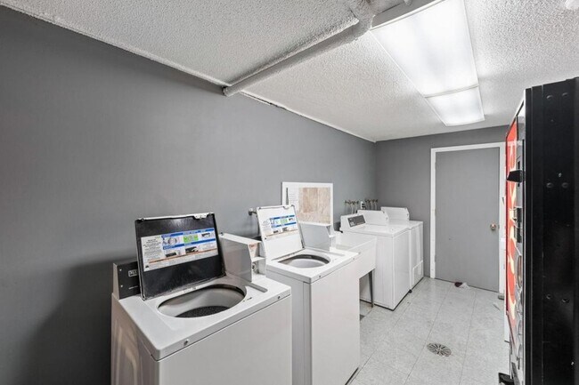 Building Photo - 609 S 9th St