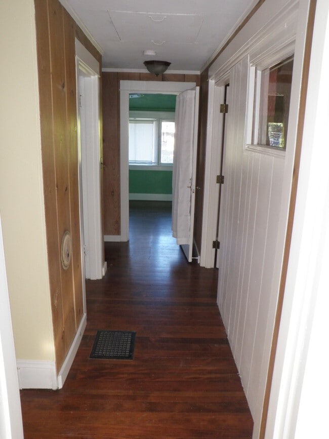 Building Photo - 5046 NE Mallory Ave