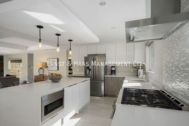 Building Photo - 8780 Warwick Dr