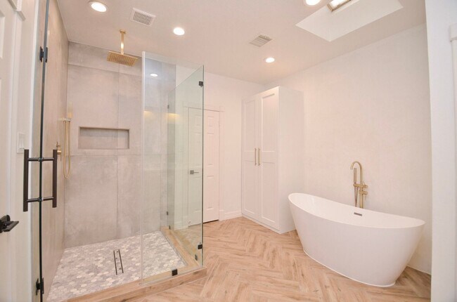 Building Photo - 9655 Longmont Dr