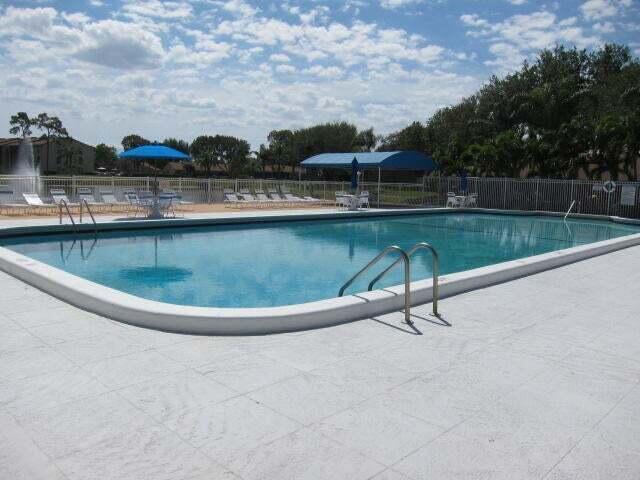 Building Photo - 533 Shady Pine Way