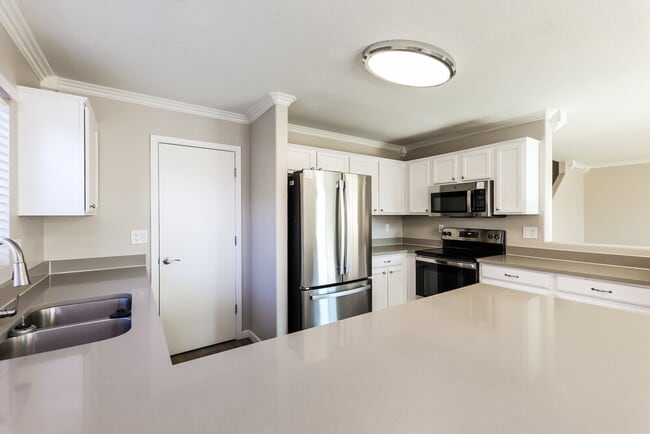 Building Photo - 15995 W Vogel Ave