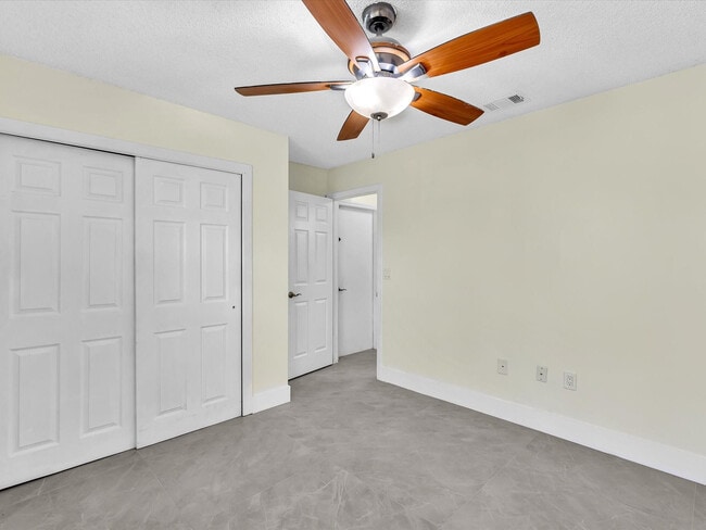 Building Photo - 13400 NW 5th Ct