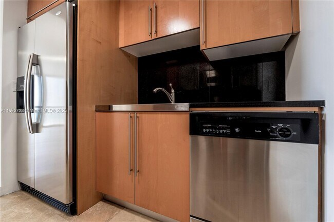 Building Photo - 6365 Collins Ave