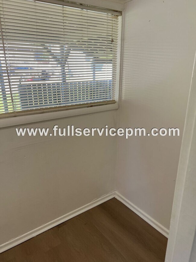 Building Photo - 9101 Corbin Dr