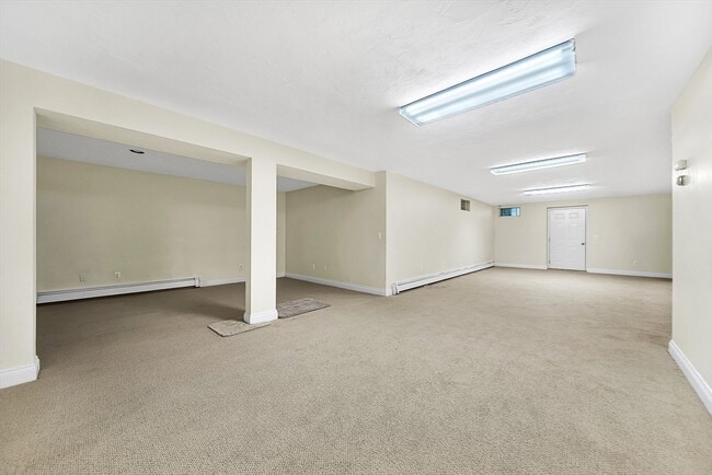 Building Photo - 51 Bogle St