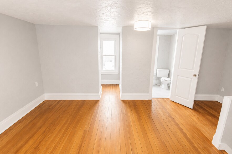 Building Photo - 1723 Realty Ave