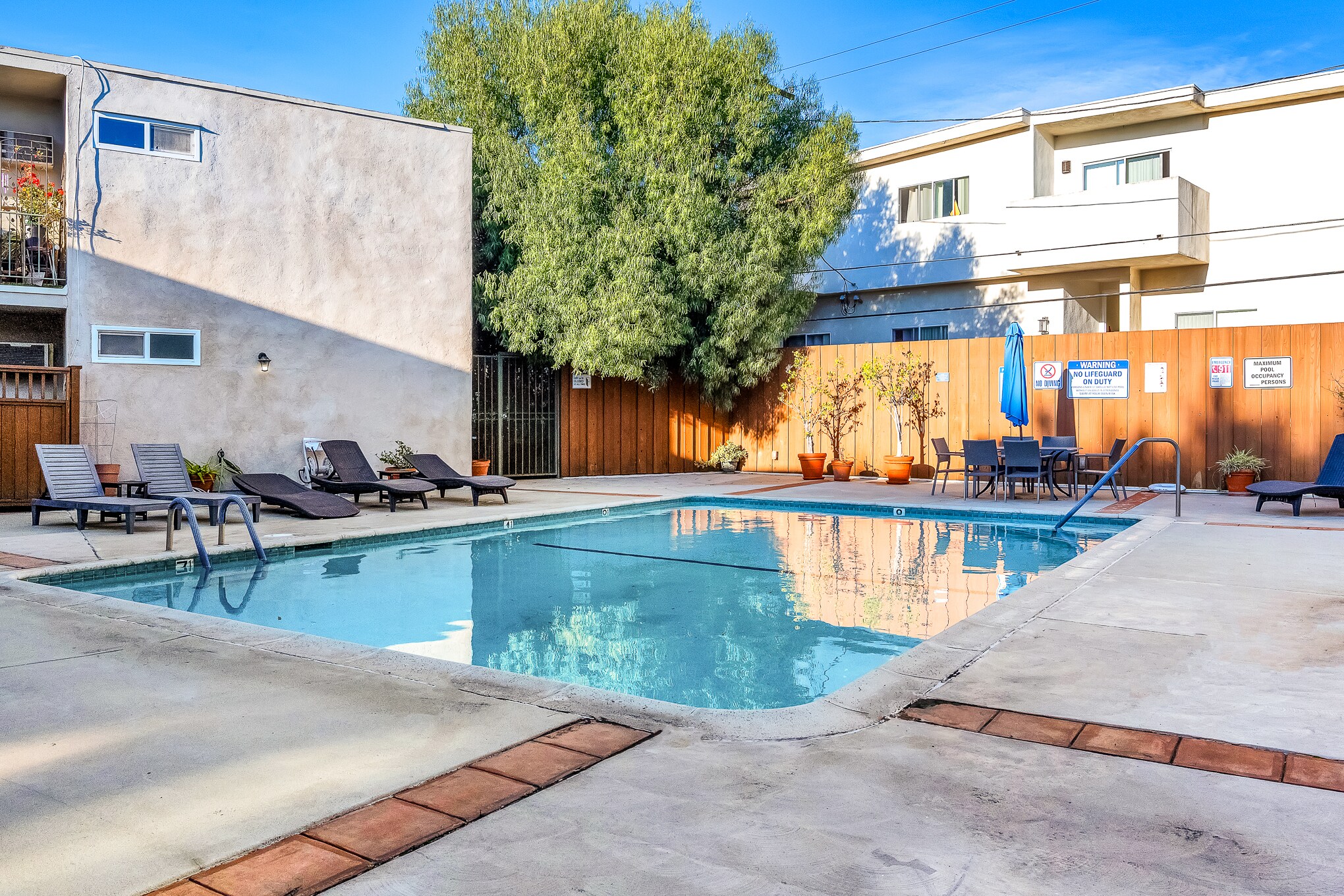 Pool deck close by - 3640 Cardiff Ave