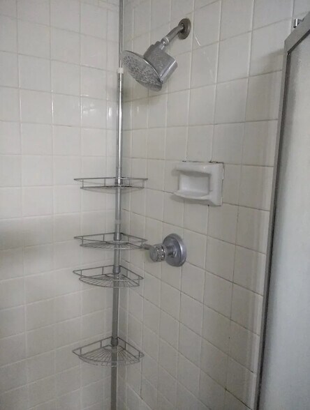 Building Photo - 2300 Balsam Dr
