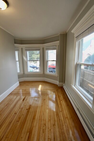 Building Photo - 55 Estes St