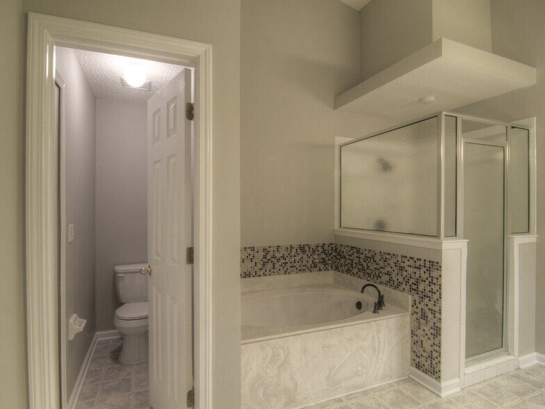 Building Photo - 12630 Richfield Blvd