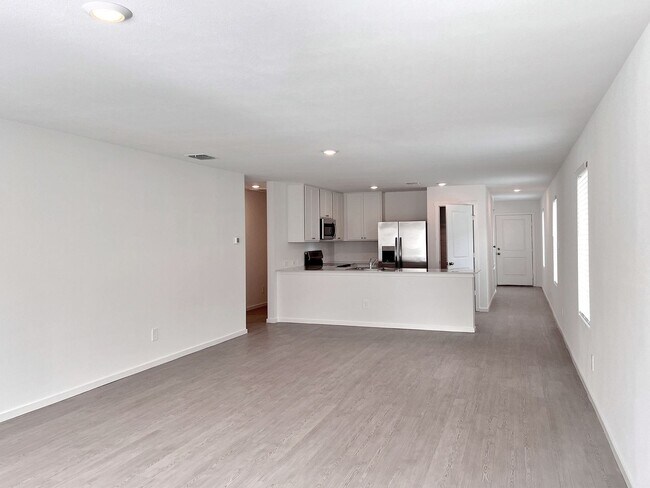 Building Photo - NEW 2026 Four-Bedroom Home in Eagle Lake *Rent Special*