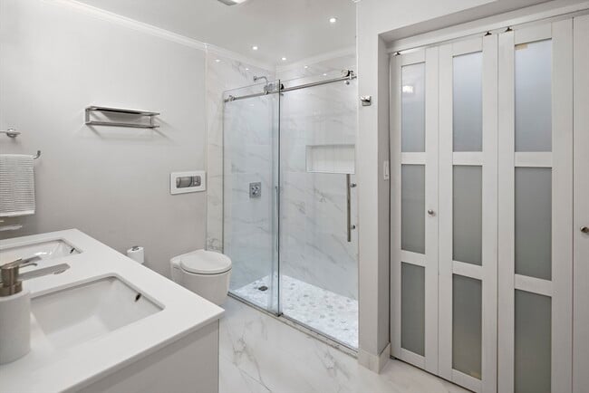 Building Photo - 41 Warren Ave