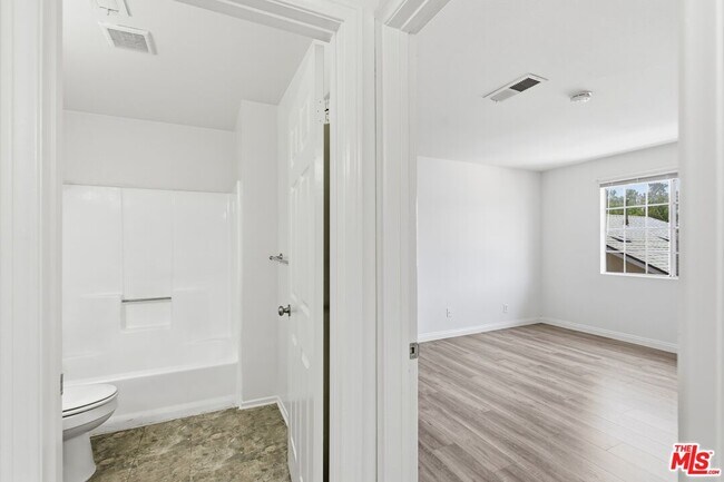 Building Photo - 1707 Keeler St