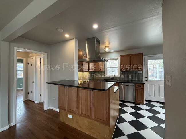 Building Photo - 4648 S Lincoln St