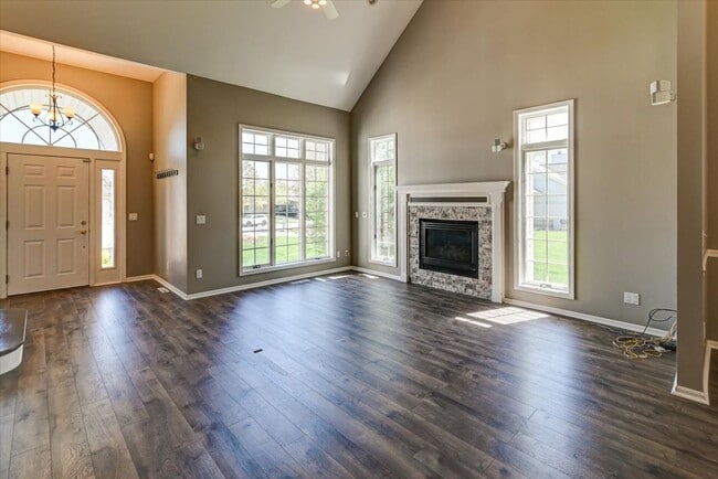 Building Photo - Beautifully updated 4 bedroom home in Southbridge, Waunakee