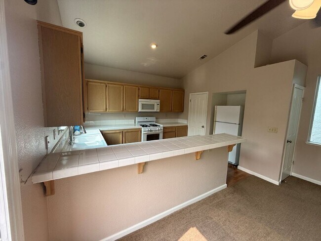 Building Photo - 900 Bluewater Dr