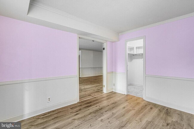 Building Photo - 205 Yoakum Pkwy
