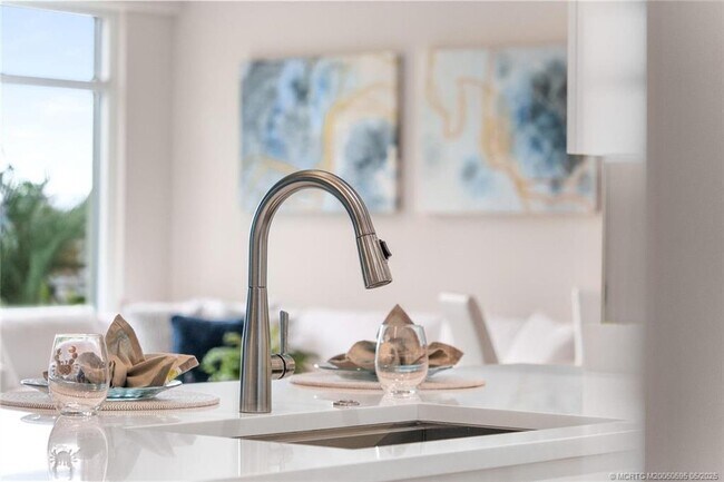 Building Photo - 41 SW Seminole St