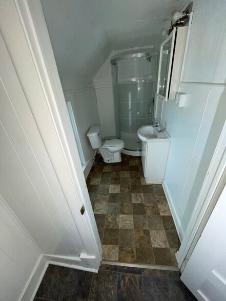 Building Photo - 457 N Center Ave