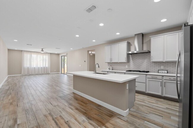 Building Photo - Luxury Kitchen + 3 Bed & Den/Office in Azure Canyon | Quartz, Gas Cooktop & More