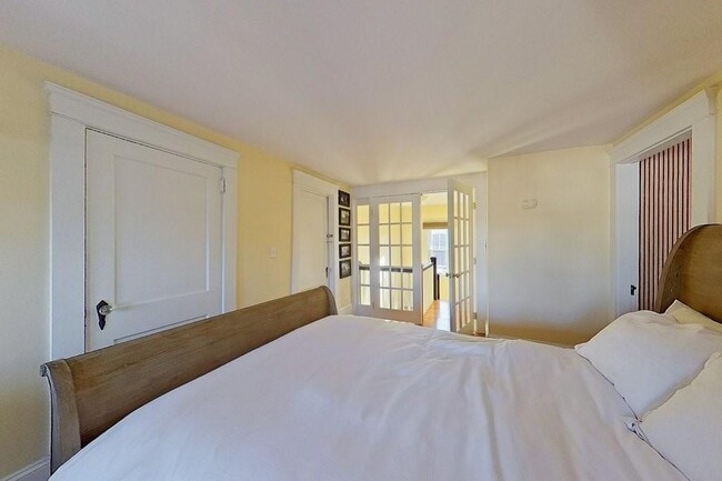 Building Photo - 27 Cranston Ave