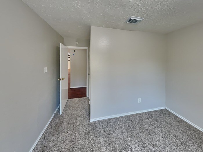 Building Photo - 942 Somercotes Ln