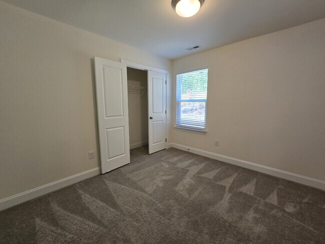 Building Photo - 421 Sailor Wy