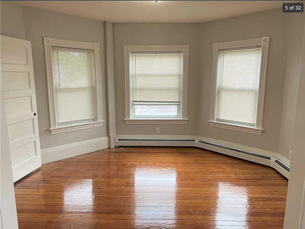 Building Photo - 1129 Main St