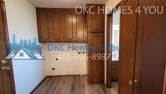 Building Photo - 3 Bed with Lake Hefner View