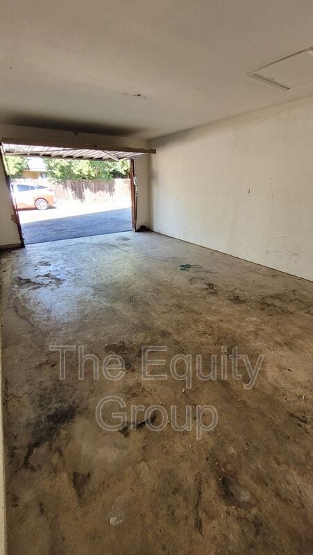 Building Photo - 5804 W Robinwood Ave