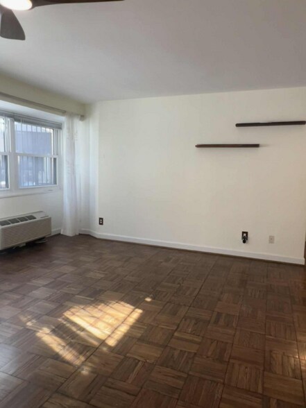 Building Photo - 1801 Clydesdale Pl NW