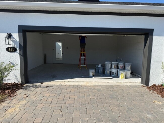 Building Photo - 611 Pothos St